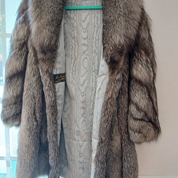 European Silver Fox Fur Coat, (Real Fur--Size Small) - Picture 3 of 5